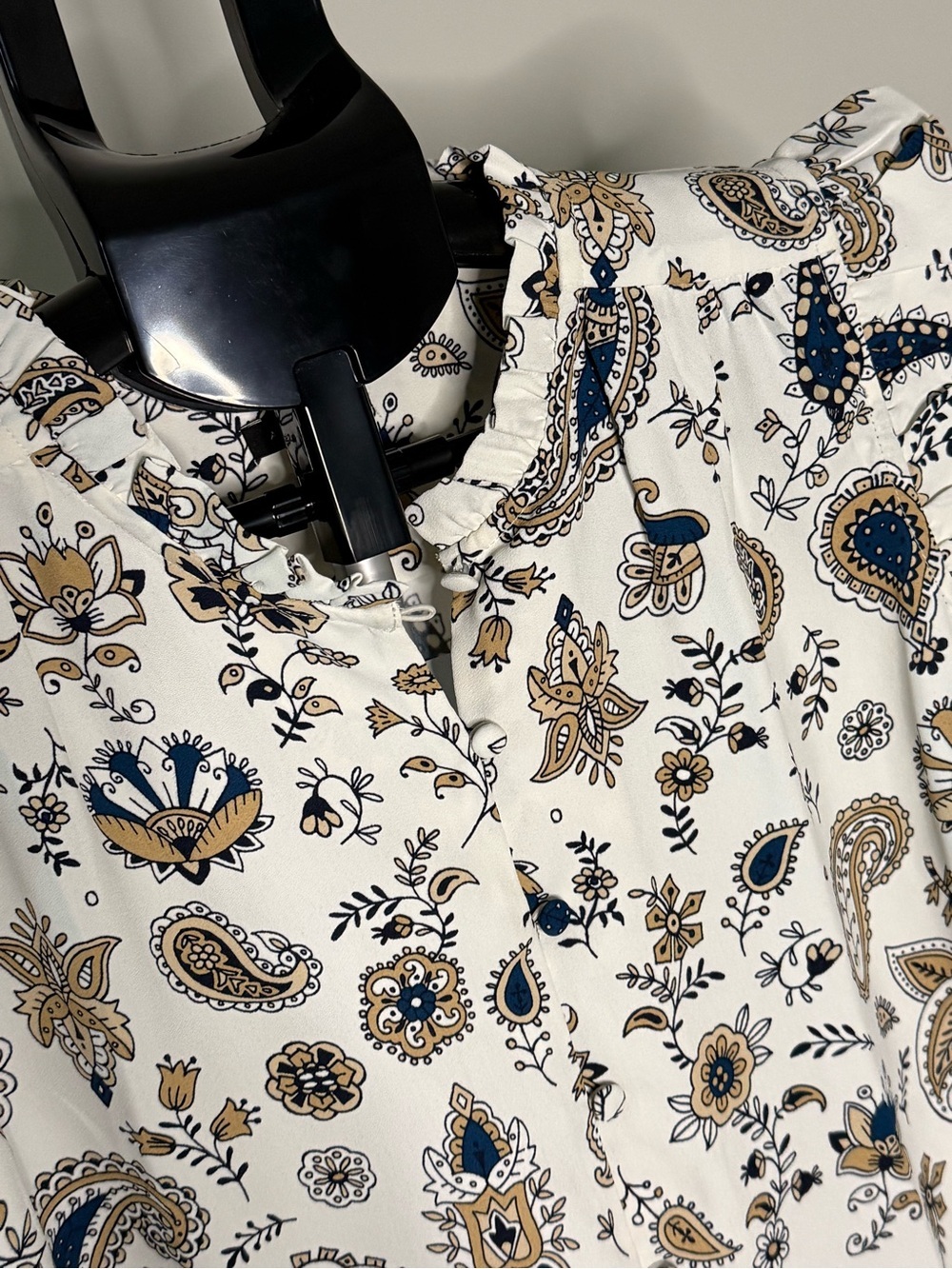 Ann Taylor NWT Floral Paisley Ruffle Sleeve Button Front Blouse XS - Picture 8 of 10